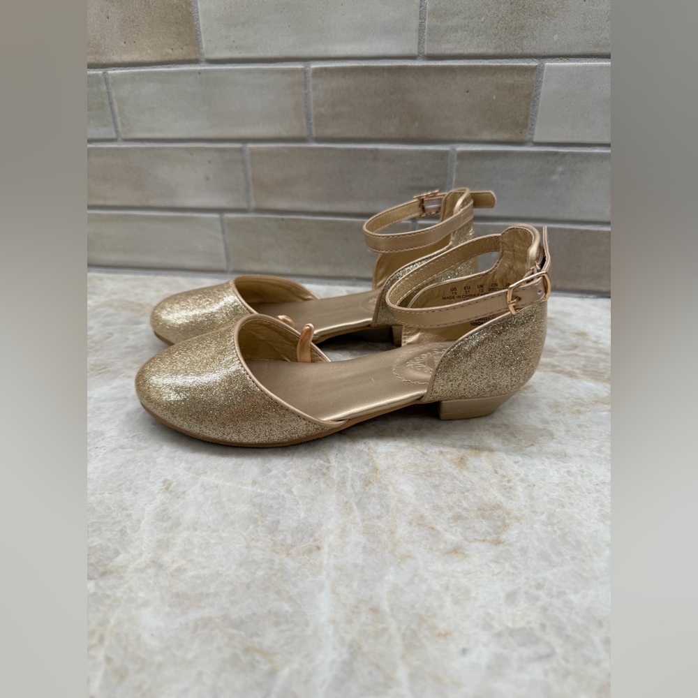 Disney Girl Gold Glitter Shoes Bibbidi-Bobbidi-Boo
Boutique Size US 13